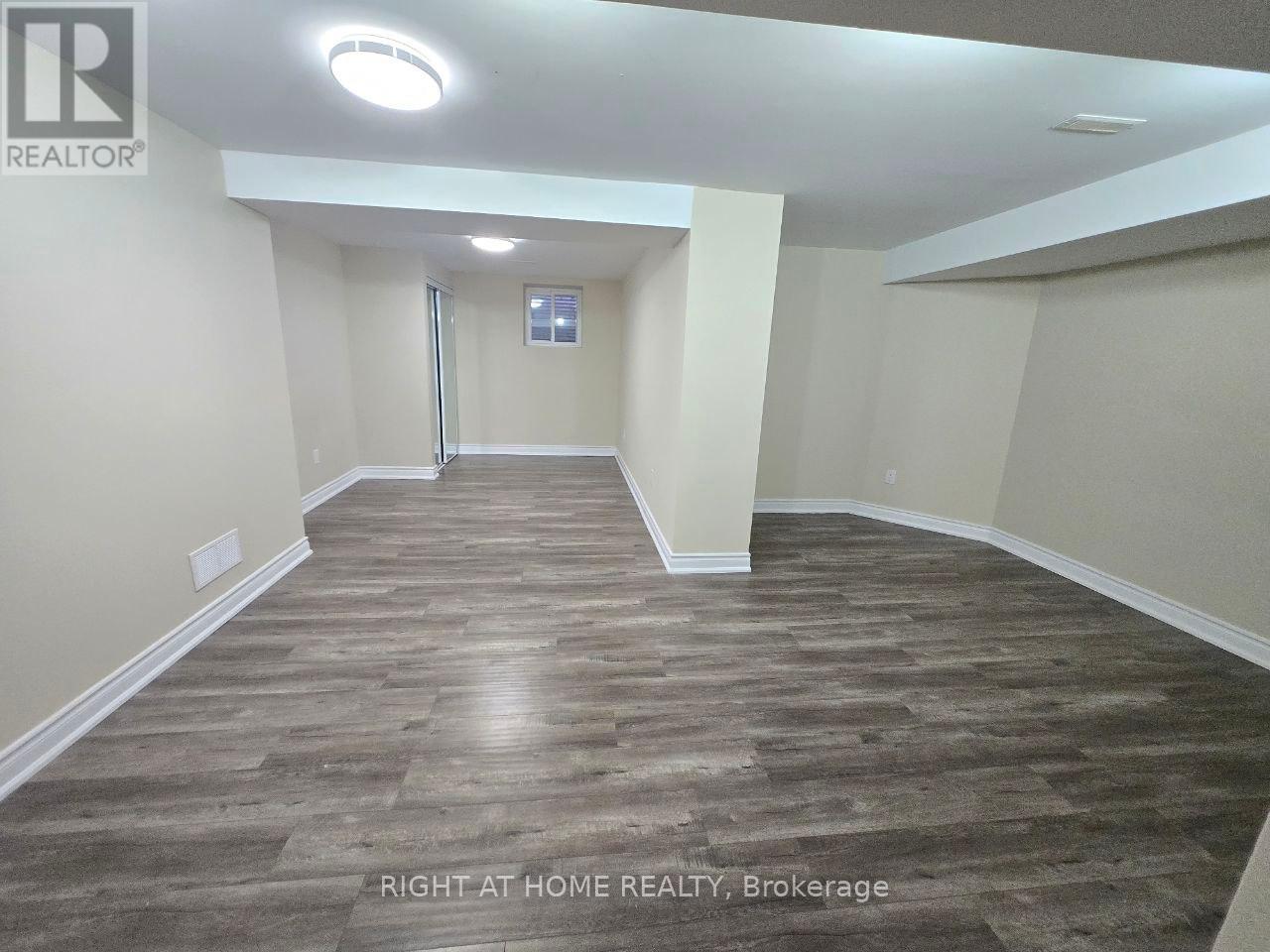 54 Stiver Drive, Newmarket, Ontario  L3Y 7V6 - Photo 7 - N12347405