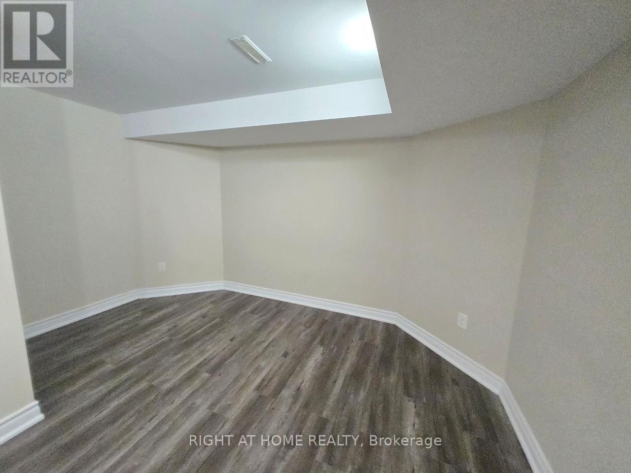 54 Stiver Drive, Newmarket, Ontario  L3Y 7V6 - Photo 9 - N12347405