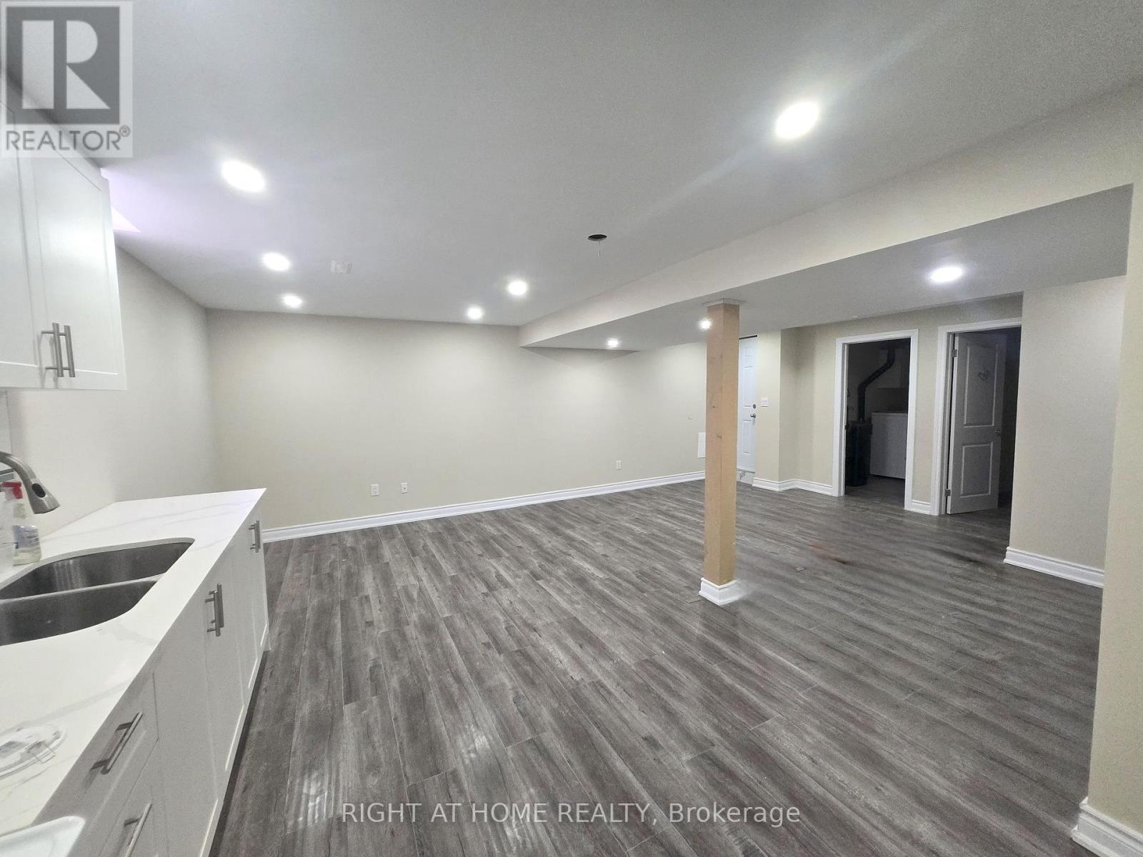 54 Stiver Drive, Newmarket, Ontario  L3Y 7V6 - Photo 3 - N12347405