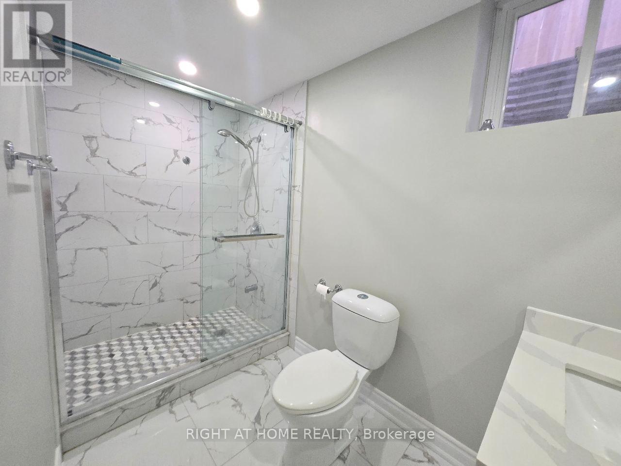 54 Stiver Drive, Newmarket, Ontario  L3Y 7V6 - Photo 12 - N12347405