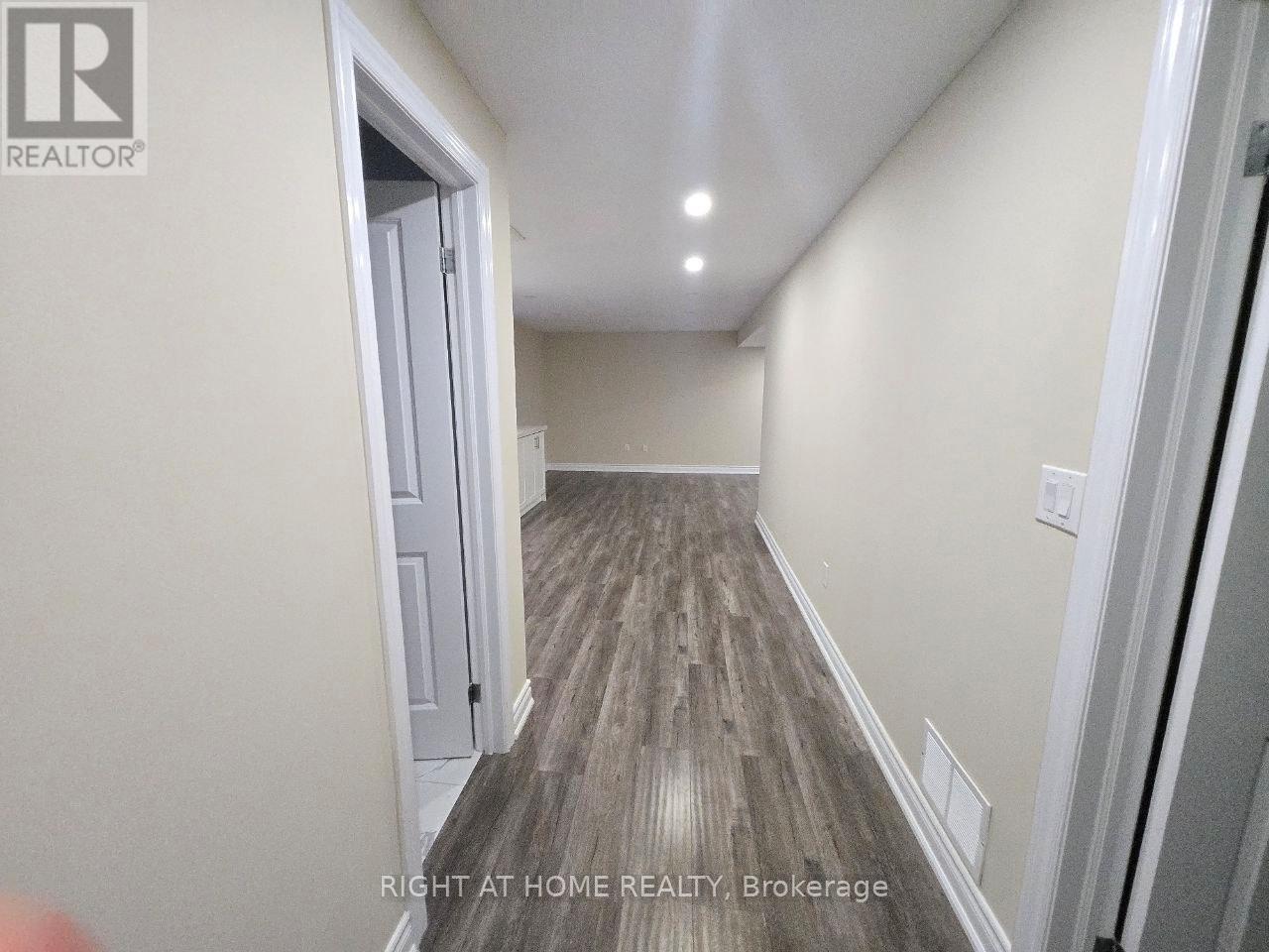 54 Stiver Drive, Newmarket, Ontario  L3Y 7V6 - Photo 6 - N12347405