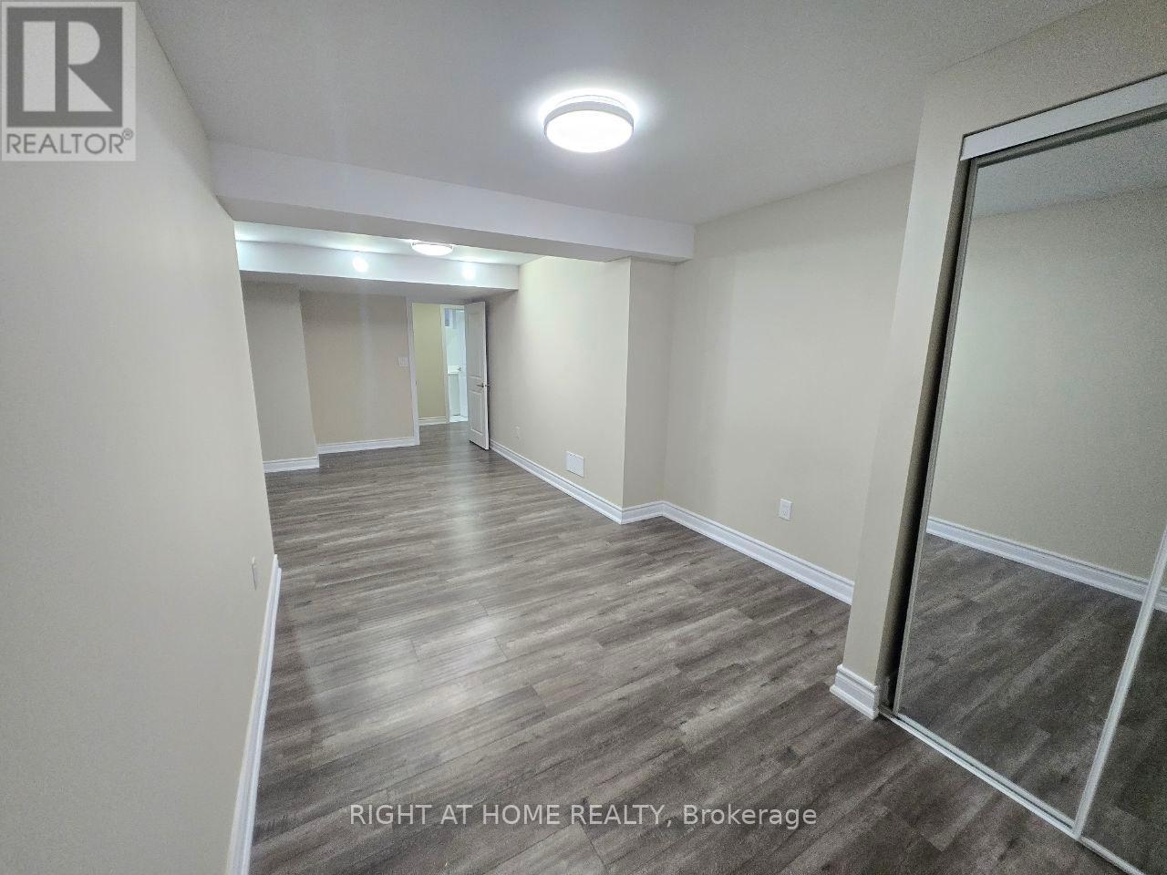 54 Stiver Drive, Newmarket, Ontario  L3Y 7V6 - Photo 8 - N12347405