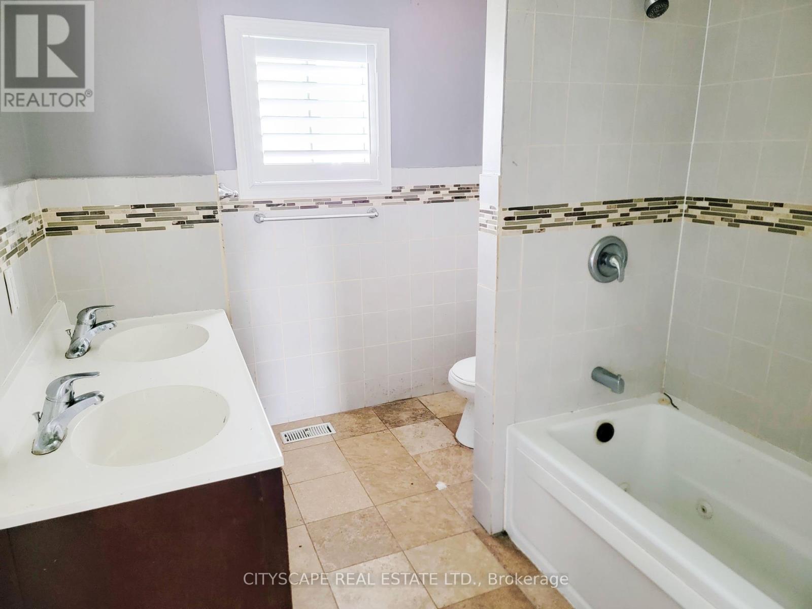 34 Robinson Avenue, Kawartha Lakes, Ontario  K0M 2B0 - Photo 21 - X12369909