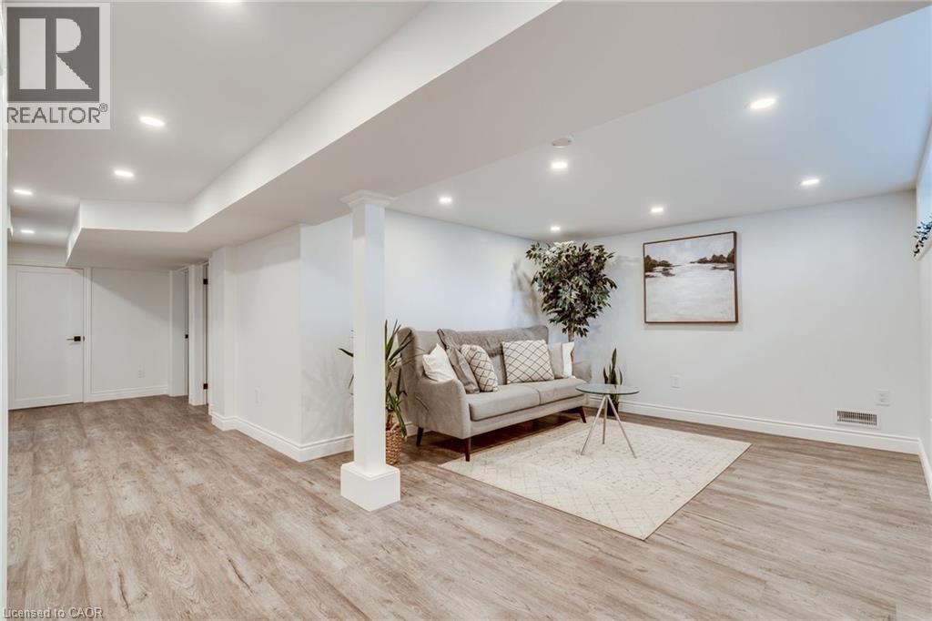 236 Fernwood Crescent Unit# 2, Hamilton, Ontario  L8T 3L6 - Photo 5 - 40774779