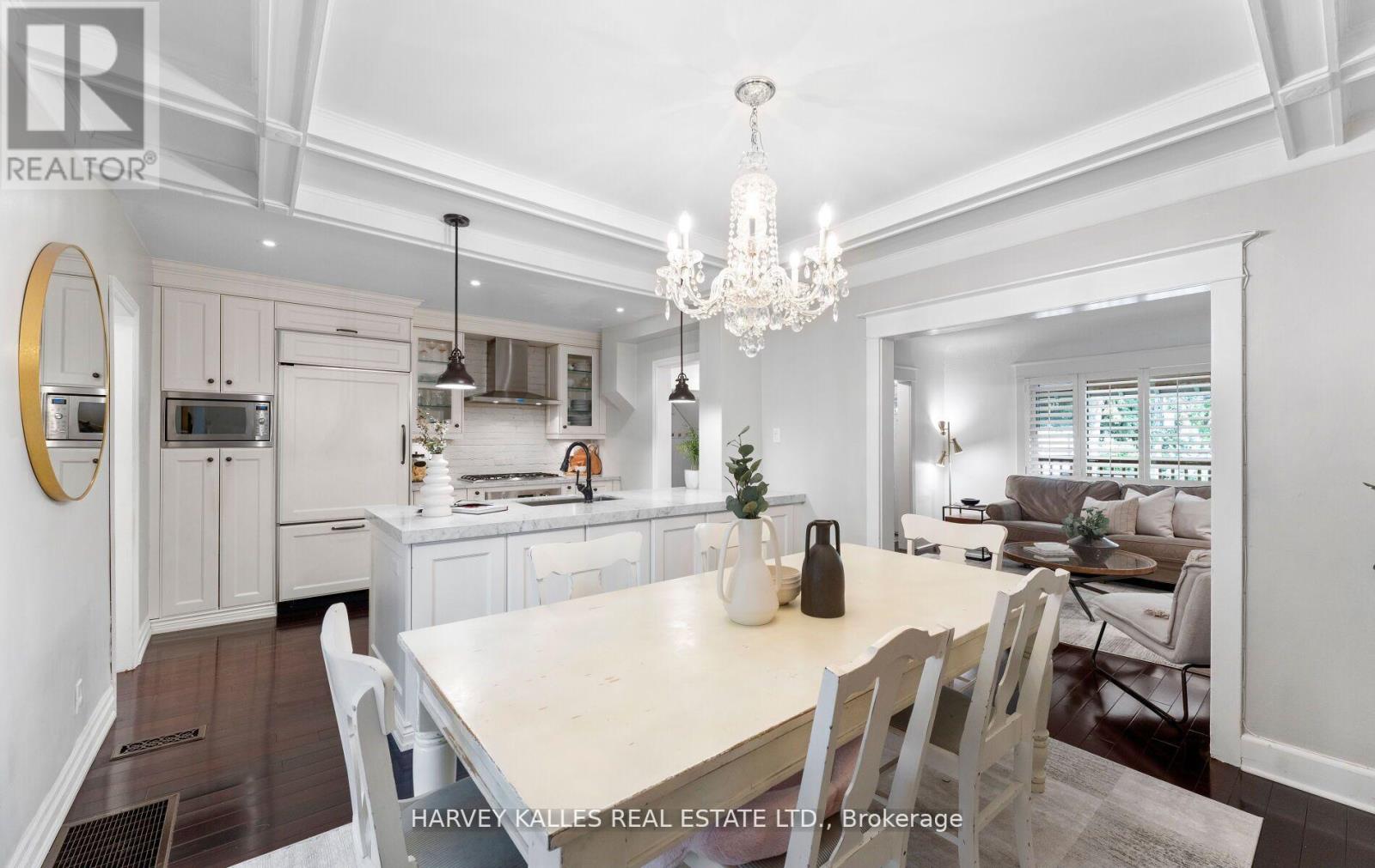 306 Wychwood Avenue, Toronto (Humewood-Cedarvale), Ontario  M6C 2T8 - Photo 12 - C12433965