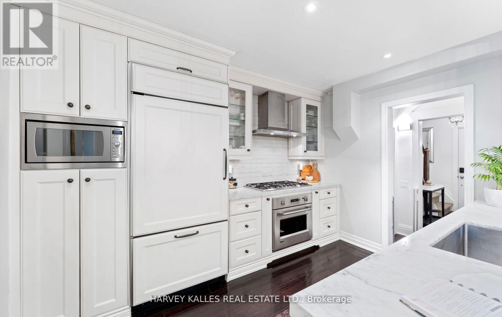 306 Wychwood Avenue, Toronto (Humewood-Cedarvale), Ontario  M6C 2T8 - Photo 15 - C12433965