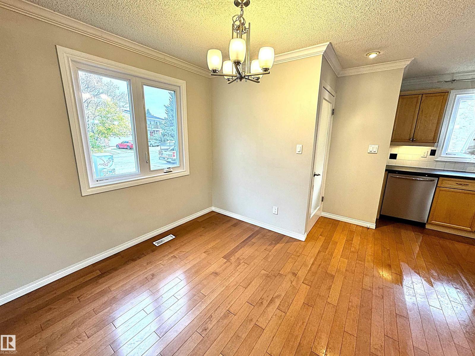 3607 104 St Nw, Edmonton, Alberta  T6J 2J8 - Photo 5 - E4460058