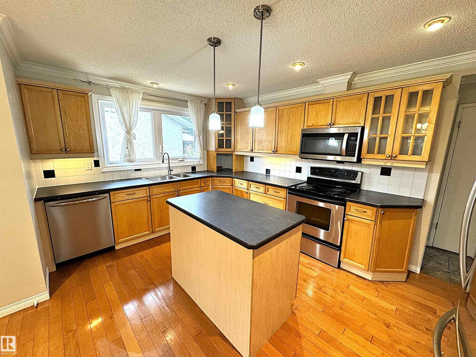 3607 104 St Nw, Edmonton, Alberta  T6J 2J8 - Photo 3 - E4460058