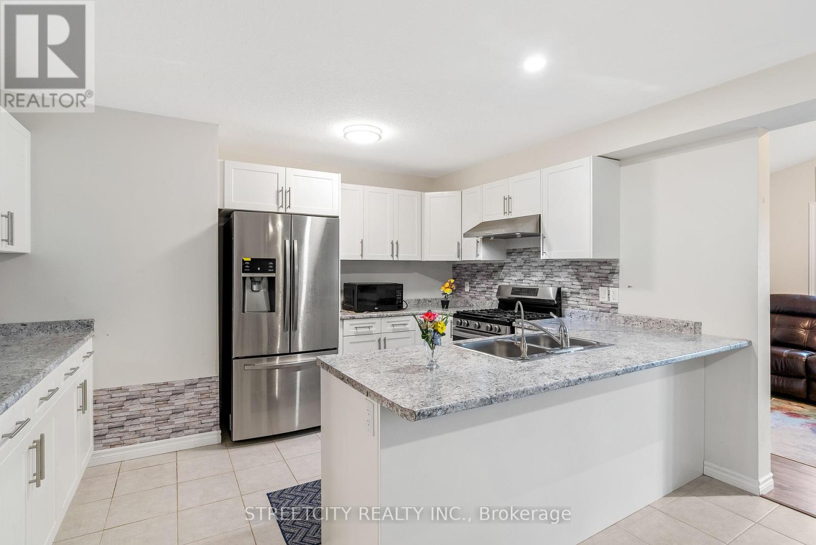 307 Kennington Way, London South, Ontario  N6L 0H4 - Photo 11 - X12434113
