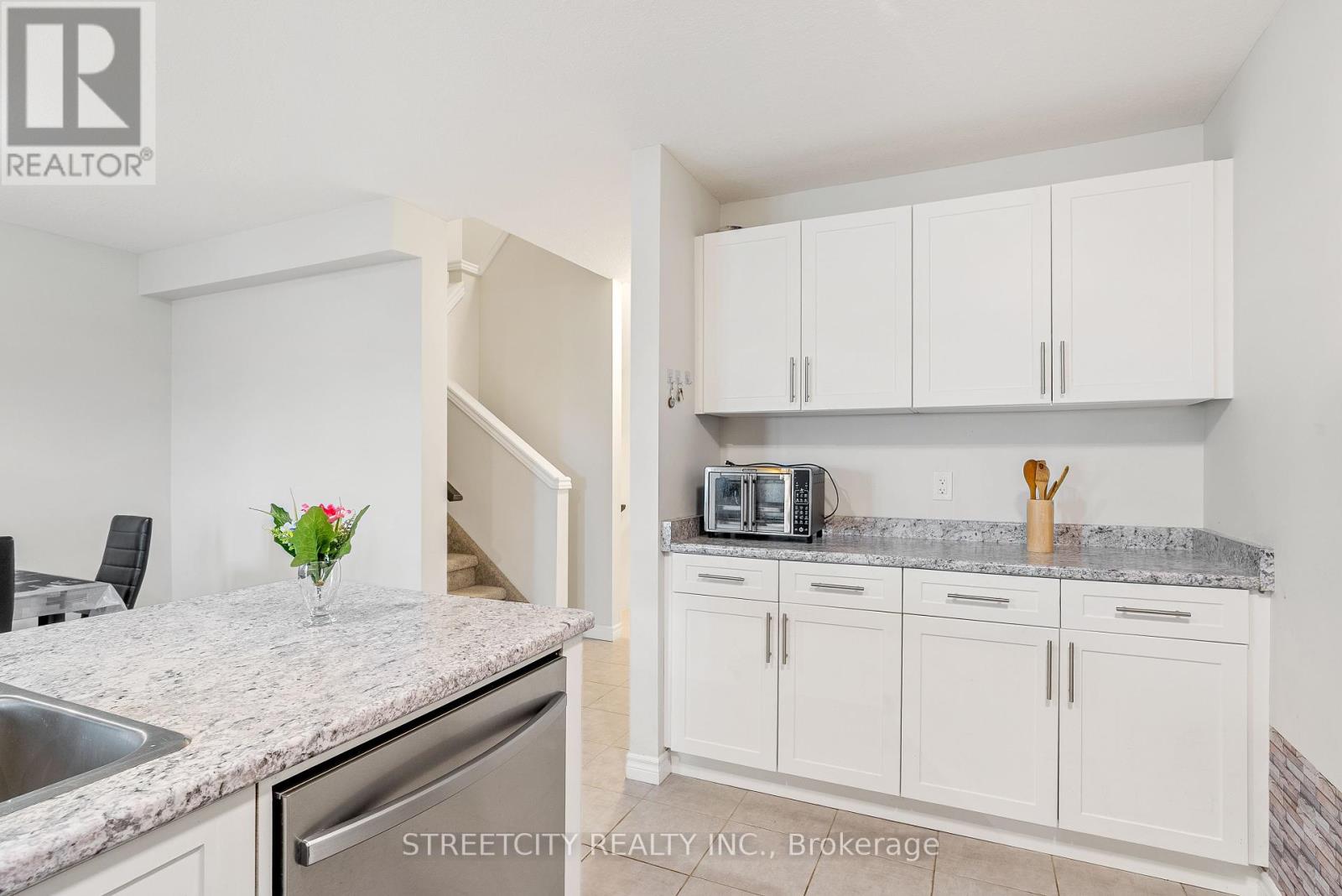 307 Kennington Way, London South, Ontario  N6L 0H4 - Photo 13 - X12434113