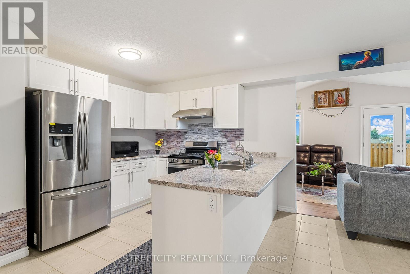 307 Kennington Way, London South, Ontario  N6L 0H4 - Photo 15 - X12434113