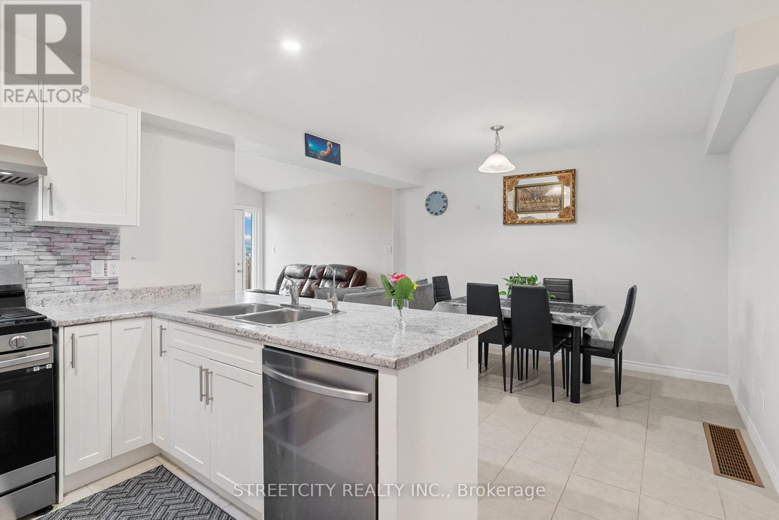 307 Kennington Way, London South, Ontario  N6L 0H4 - Photo 17 - X12434113