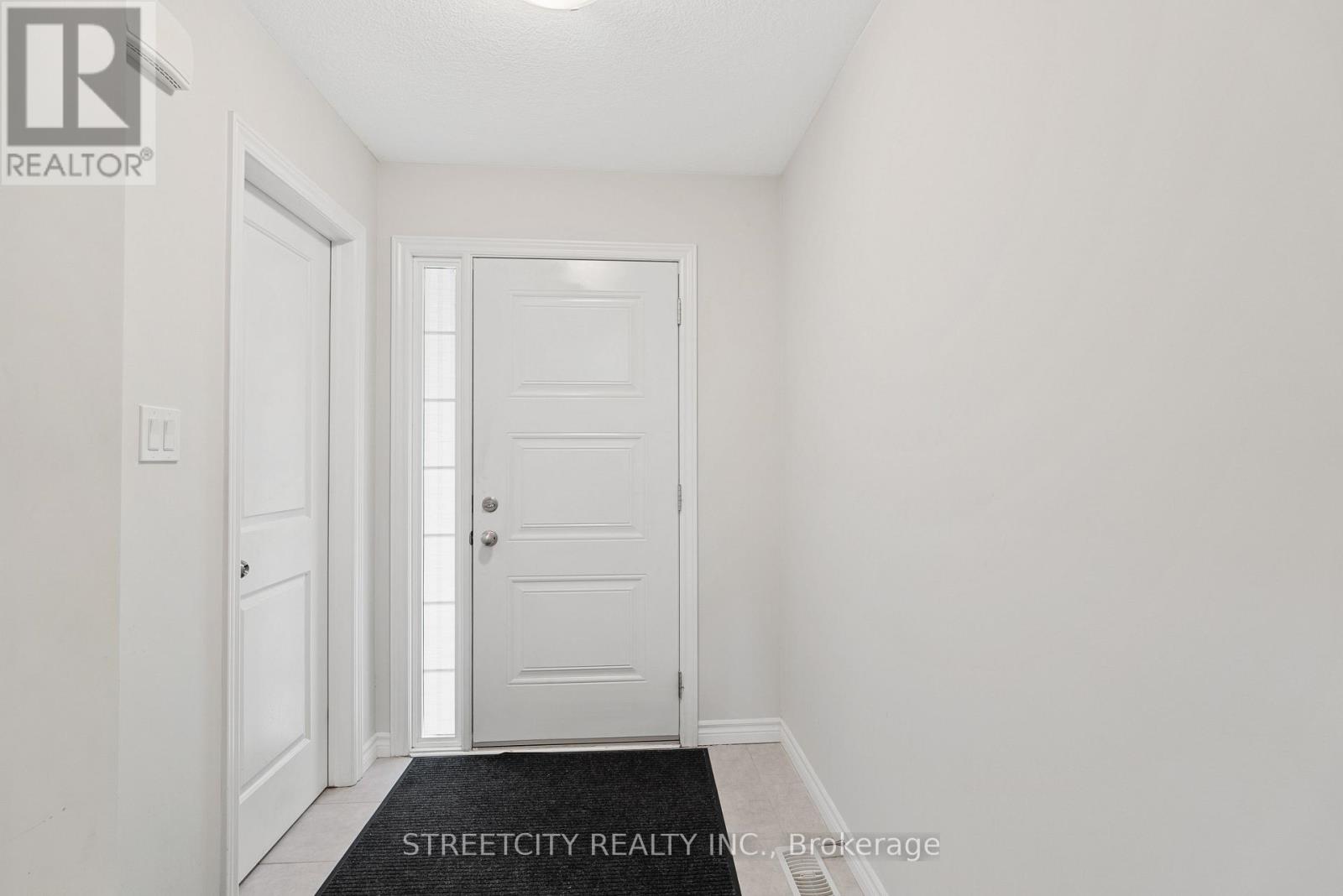 307 Kennington Way, London South, Ontario  N6L 0H4 - Photo 4 - X12434113