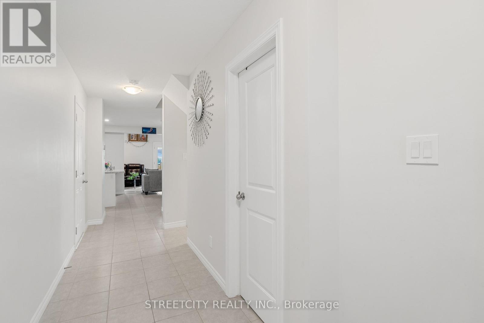 307 Kennington Way, London South, Ontario  N6L 0H4 - Photo 5 - X12434113