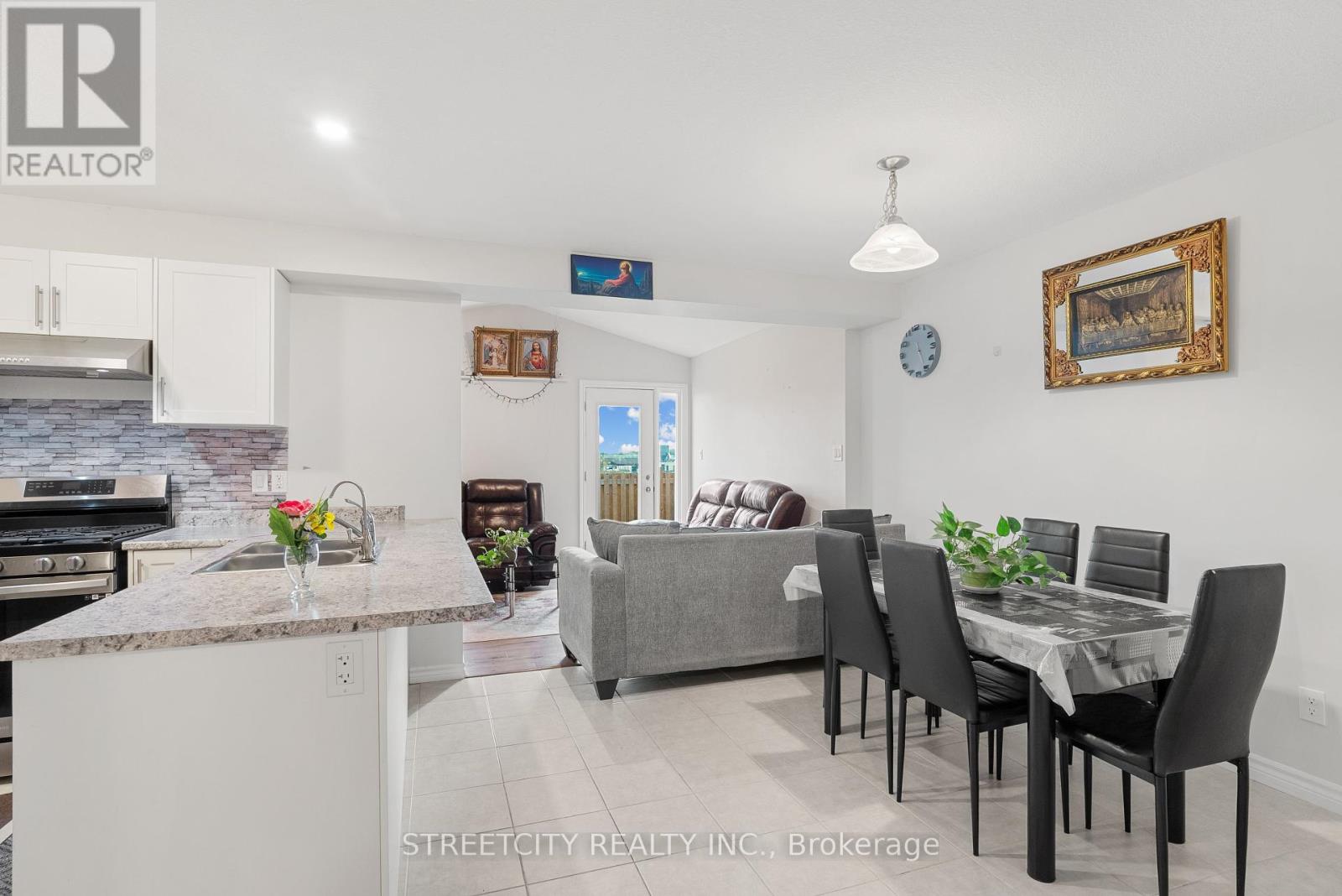 307 Kennington Way, London South, Ontario  N6L 0H4 - Photo 7 - X12434113