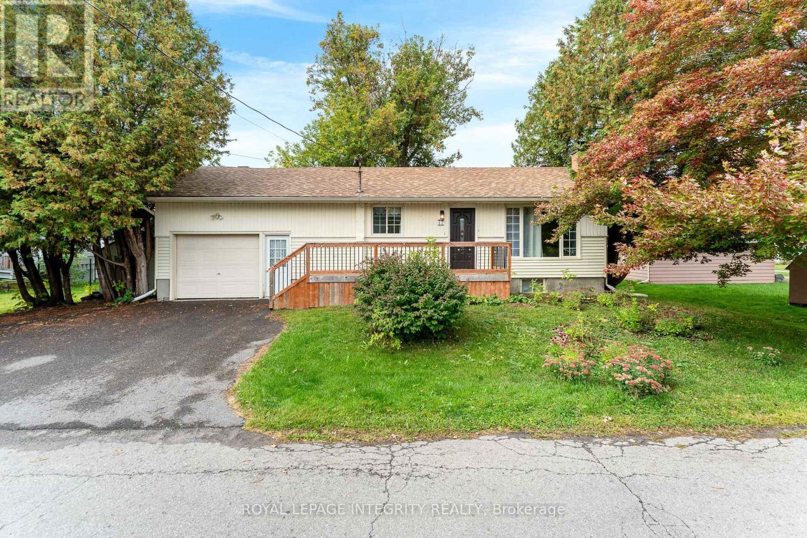 17 SECOND AVENUE, Russell, Ontario