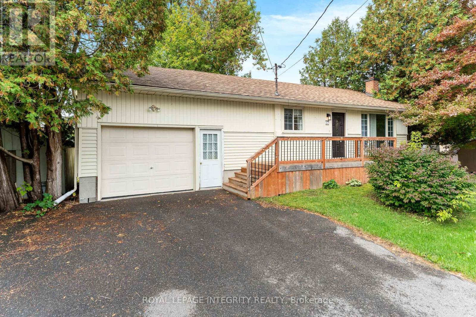 17 Second Avenue, Russell, Ontario  K4R 1E2 - Photo 2 - X12434072