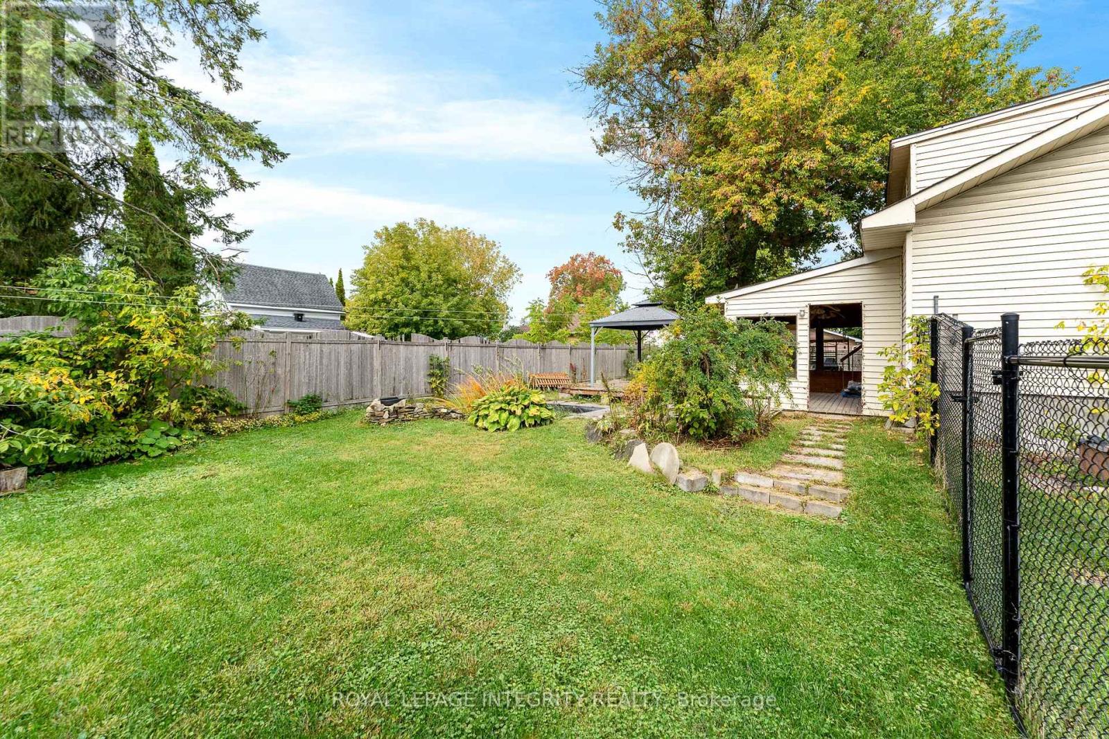 17 Second Avenue, Russell, Ontario  K4R 1E2 - Photo 27 - X12434072