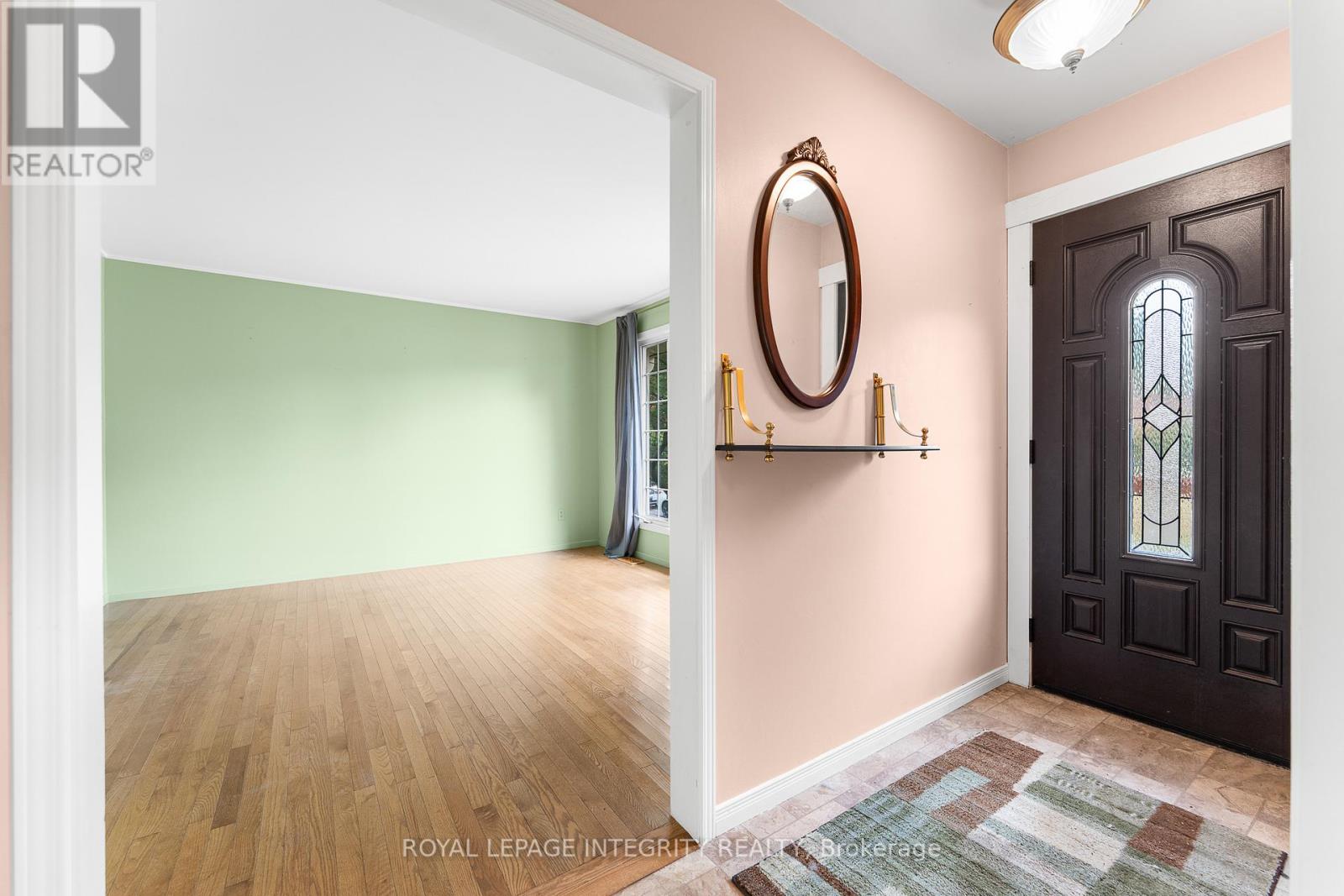 17 Second Avenue, Russell, Ontario  K4R 1E2 - Photo 3 - X12434072