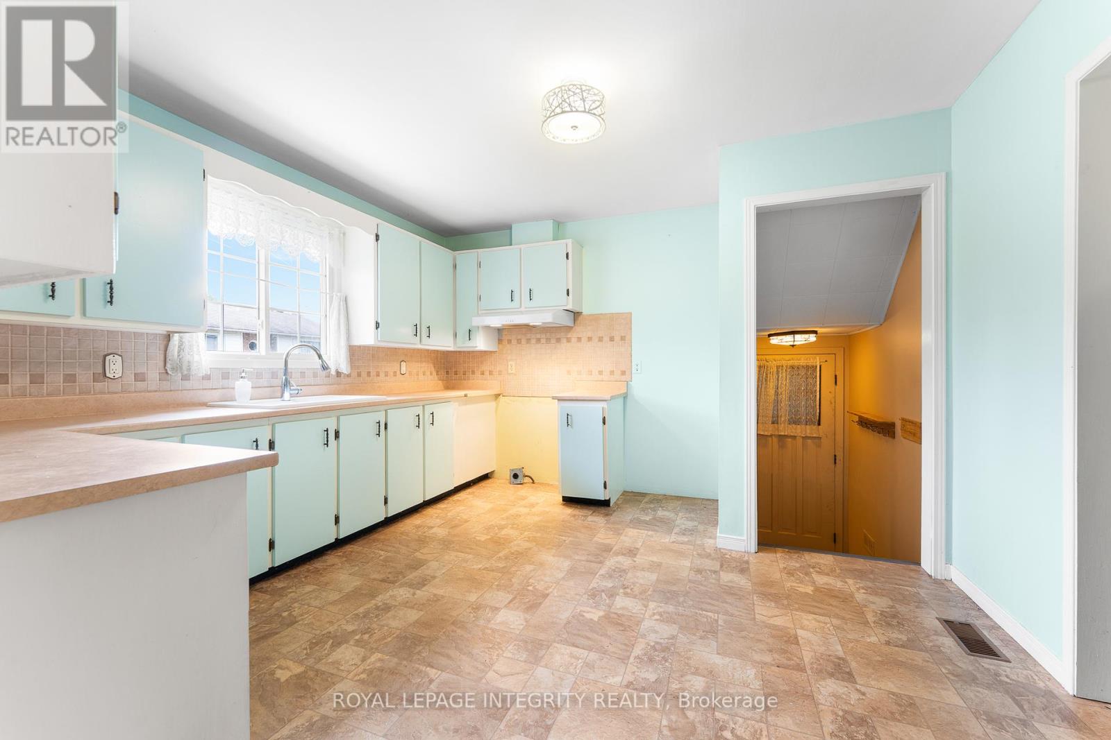 17 Second Avenue, Russell, Ontario  K4R 1E2 - Photo 7 - X12434072