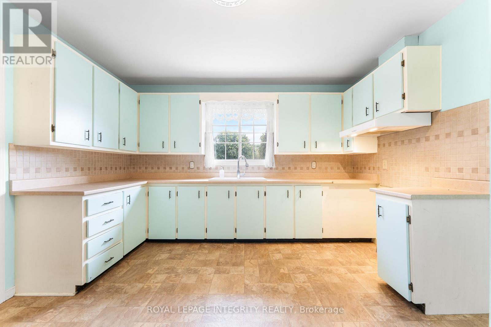 17 Second Avenue, Russell, Ontario  K4R 1E2 - Photo 8 - X12434072