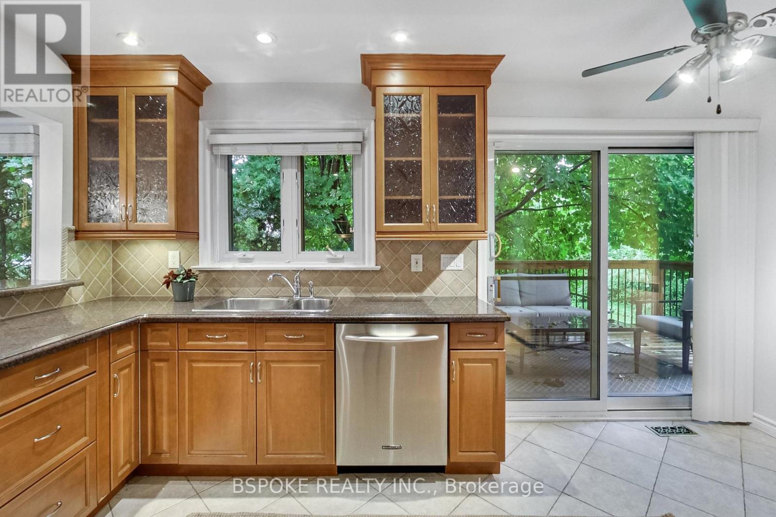 12 Vistaview Boulevard, Vaughan, Ontario  L4J 2A6 - Photo 17 - N12433875