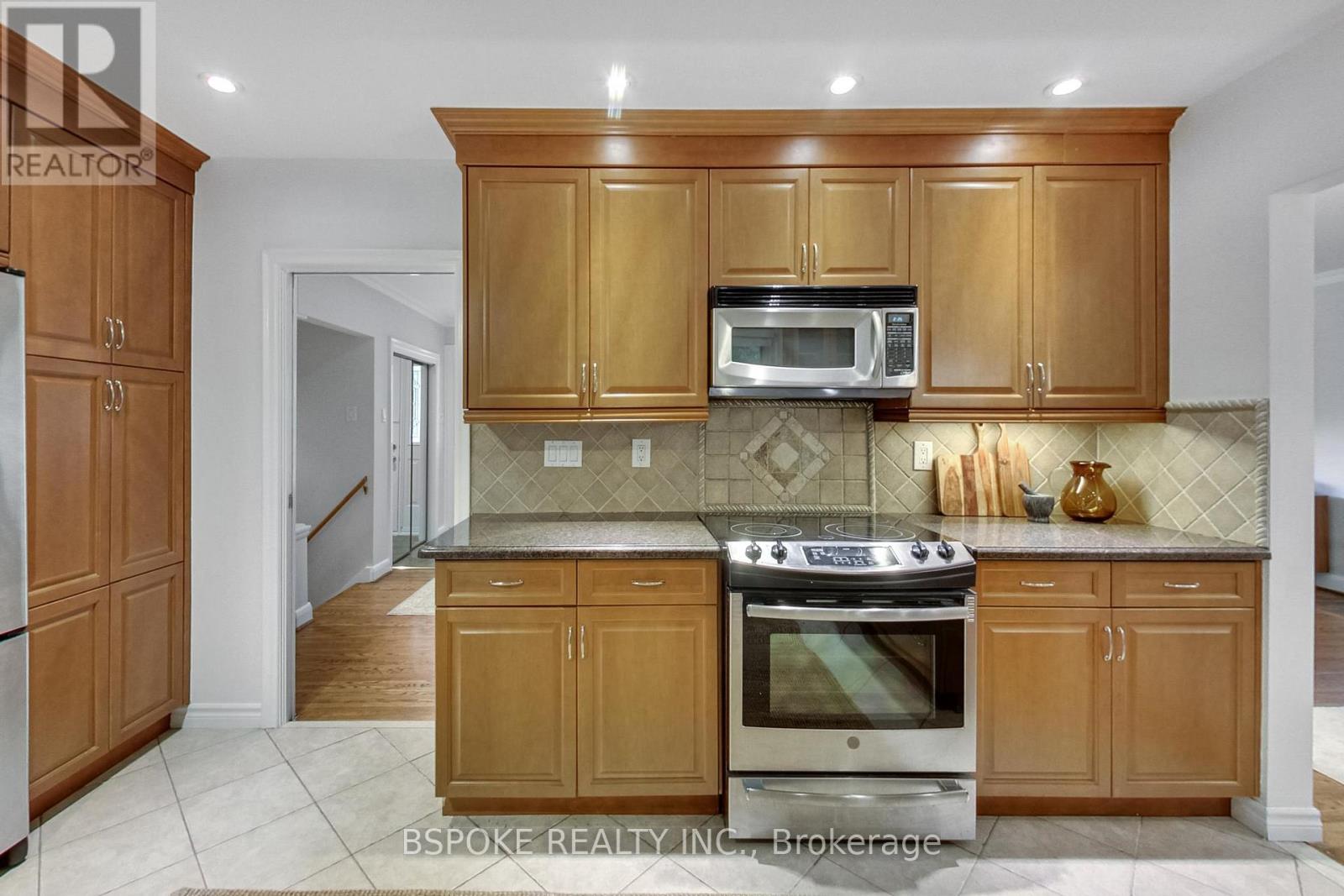 12 Vistaview Boulevard, Vaughan, Ontario  L4J 2A6 - Photo 18 - N12433875