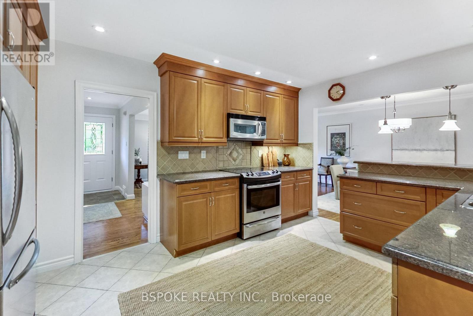 12 Vistaview Boulevard, Vaughan, Ontario  L4J 2A6 - Photo 19 - N12433875