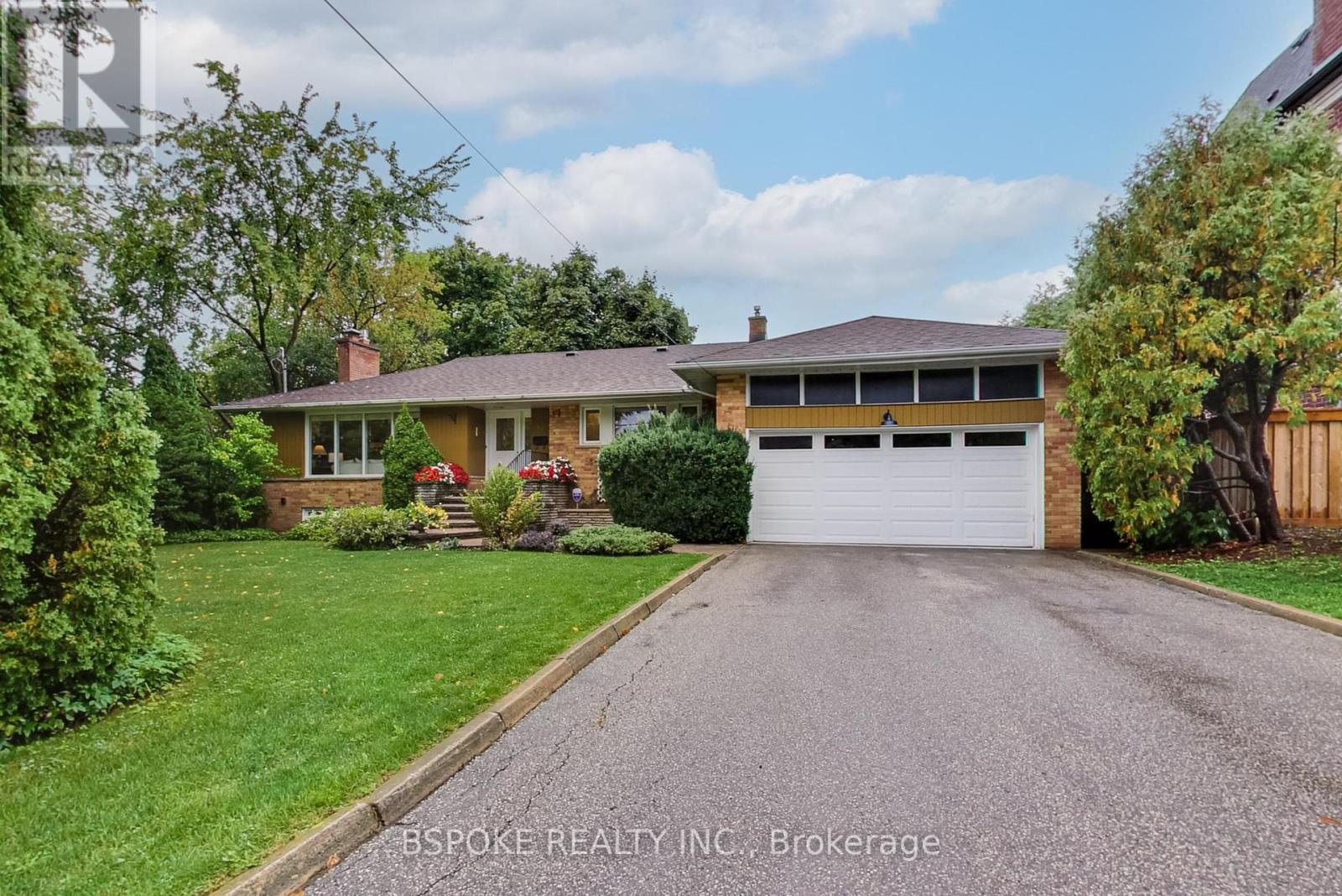 12 Vistaview Boulevard, Vaughan, Ontario  L4J 2A6 - Photo 2 - N12433875