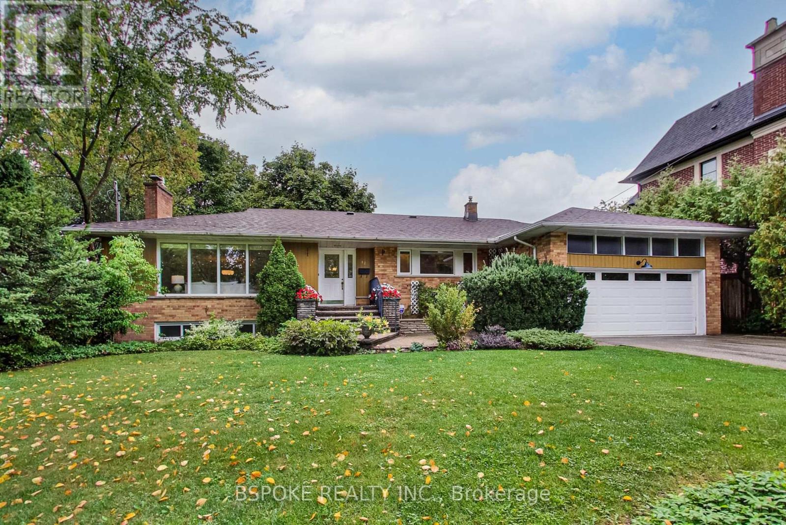 12 Vistaview Boulevard, Vaughan, Ontario  L4J 2A6 - Photo 3 - N12433875