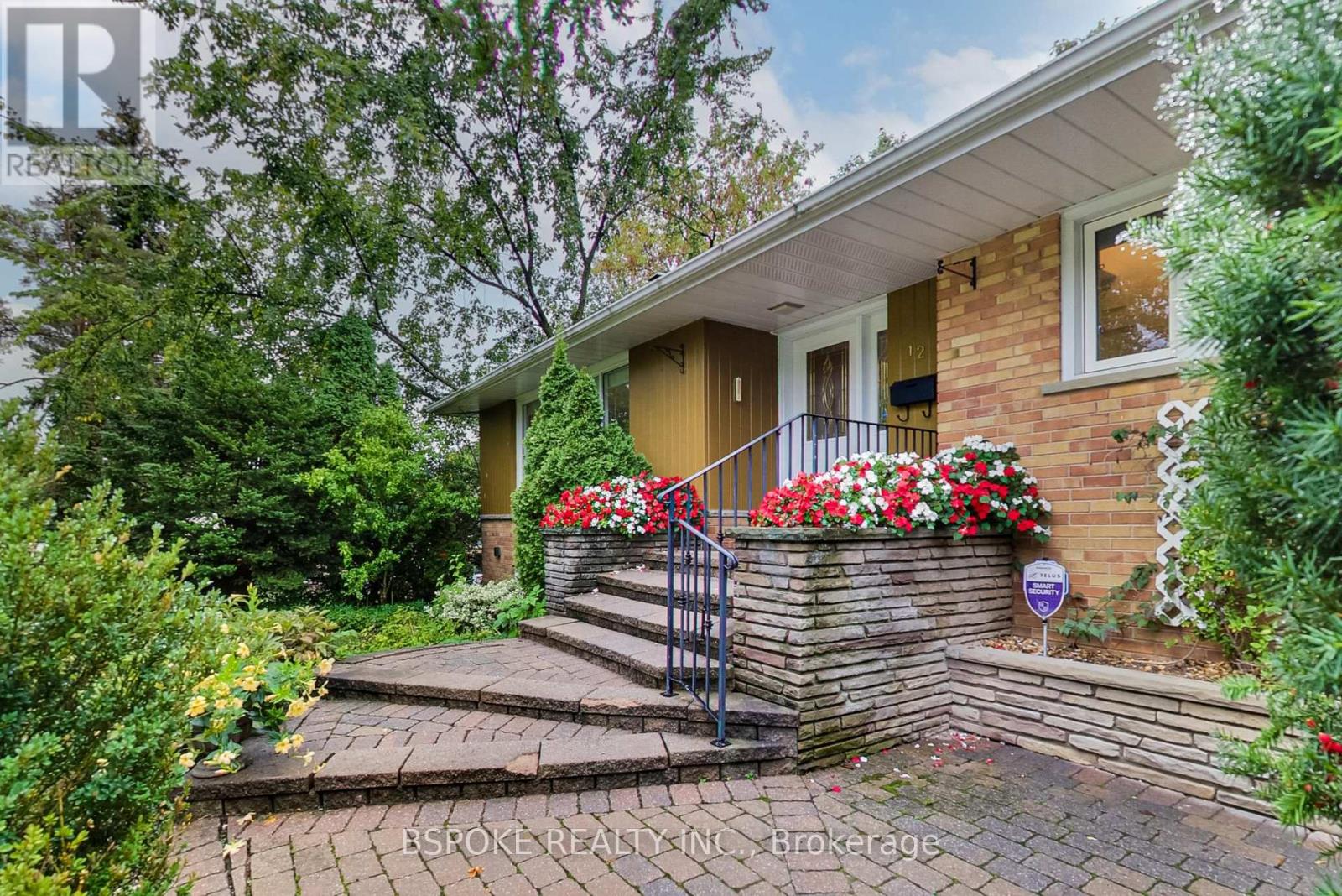 12 Vistaview Boulevard, Vaughan, Ontario  L4J 2A6 - Photo 4 - N12433875