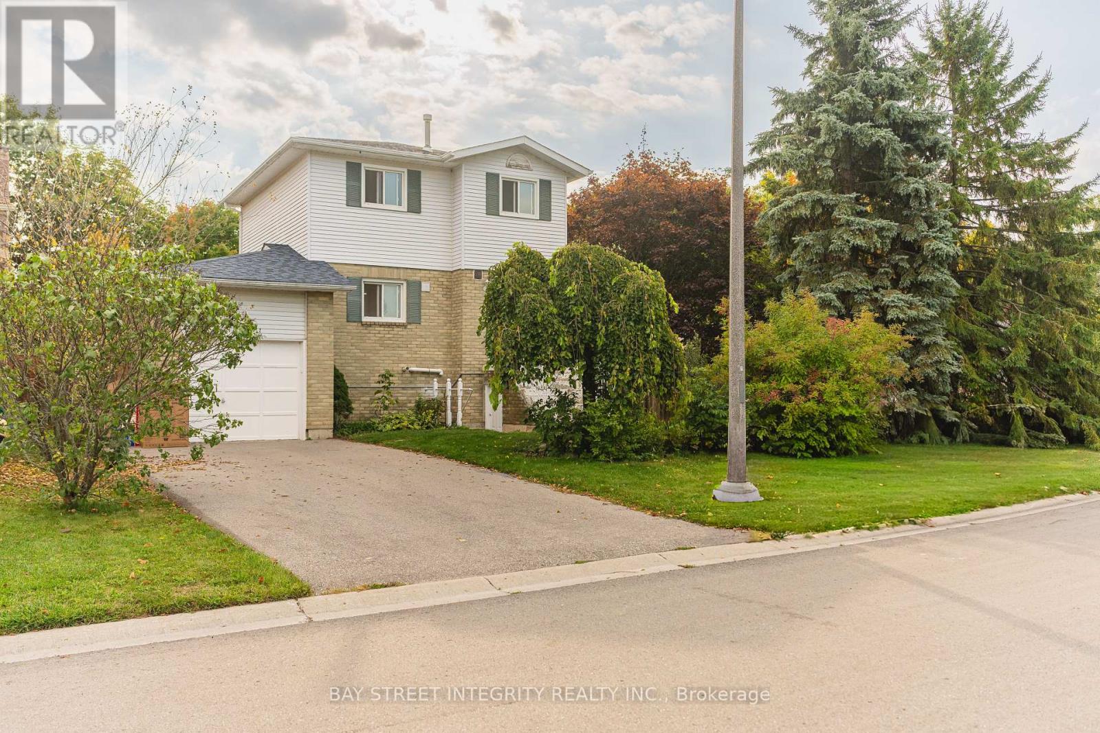 1 HODGINS AVENUE, Georgina, Ontario