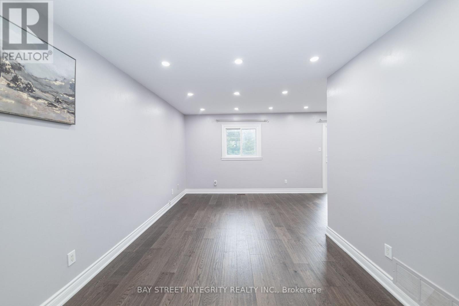 1 Hodgins Avenue, Georgina, Ontario  L4P 3M9 - Photo 2 - N12433883