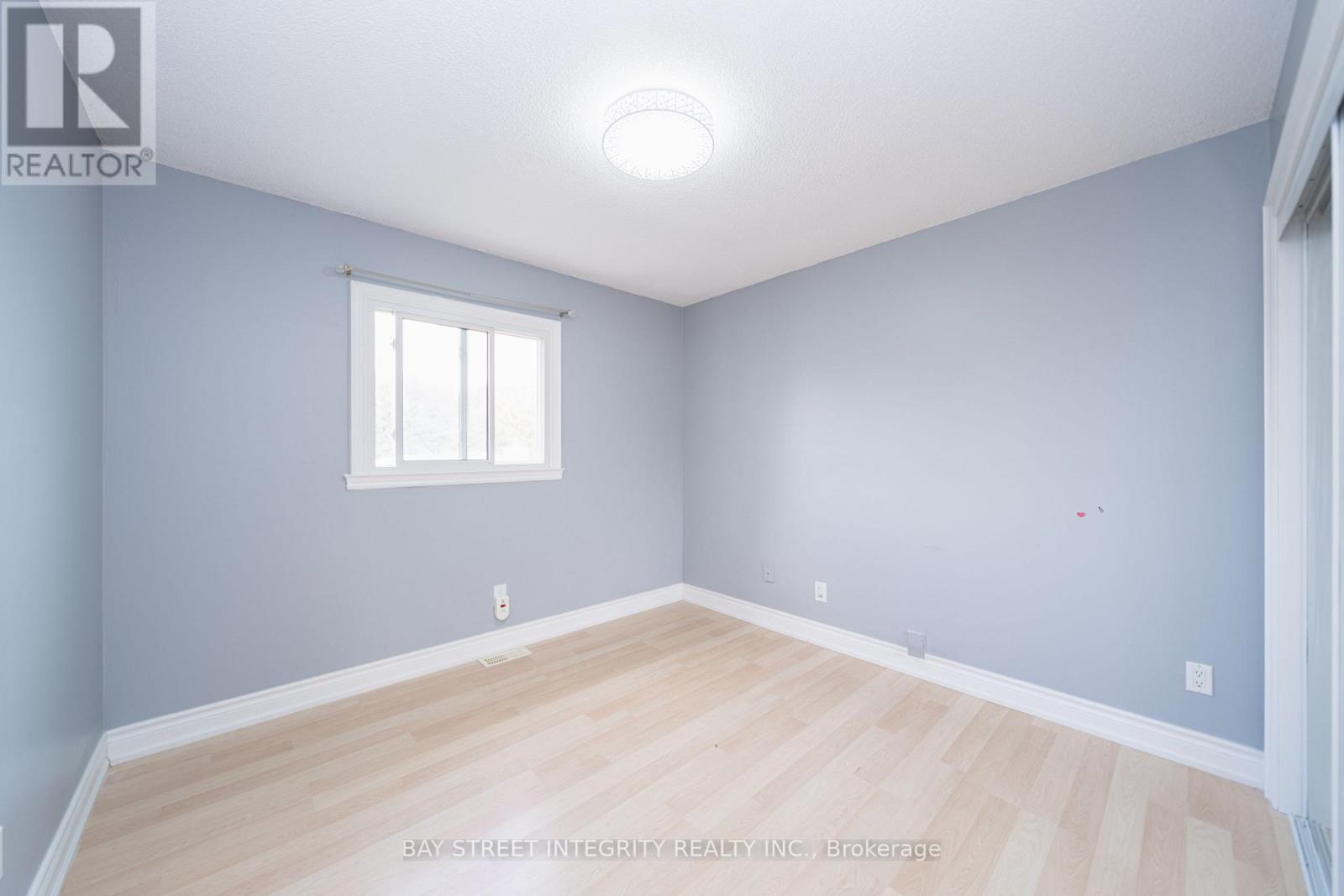 1 Hodgins Avenue, Georgina, Ontario  L4P 3M9 - Photo 20 - N12433883