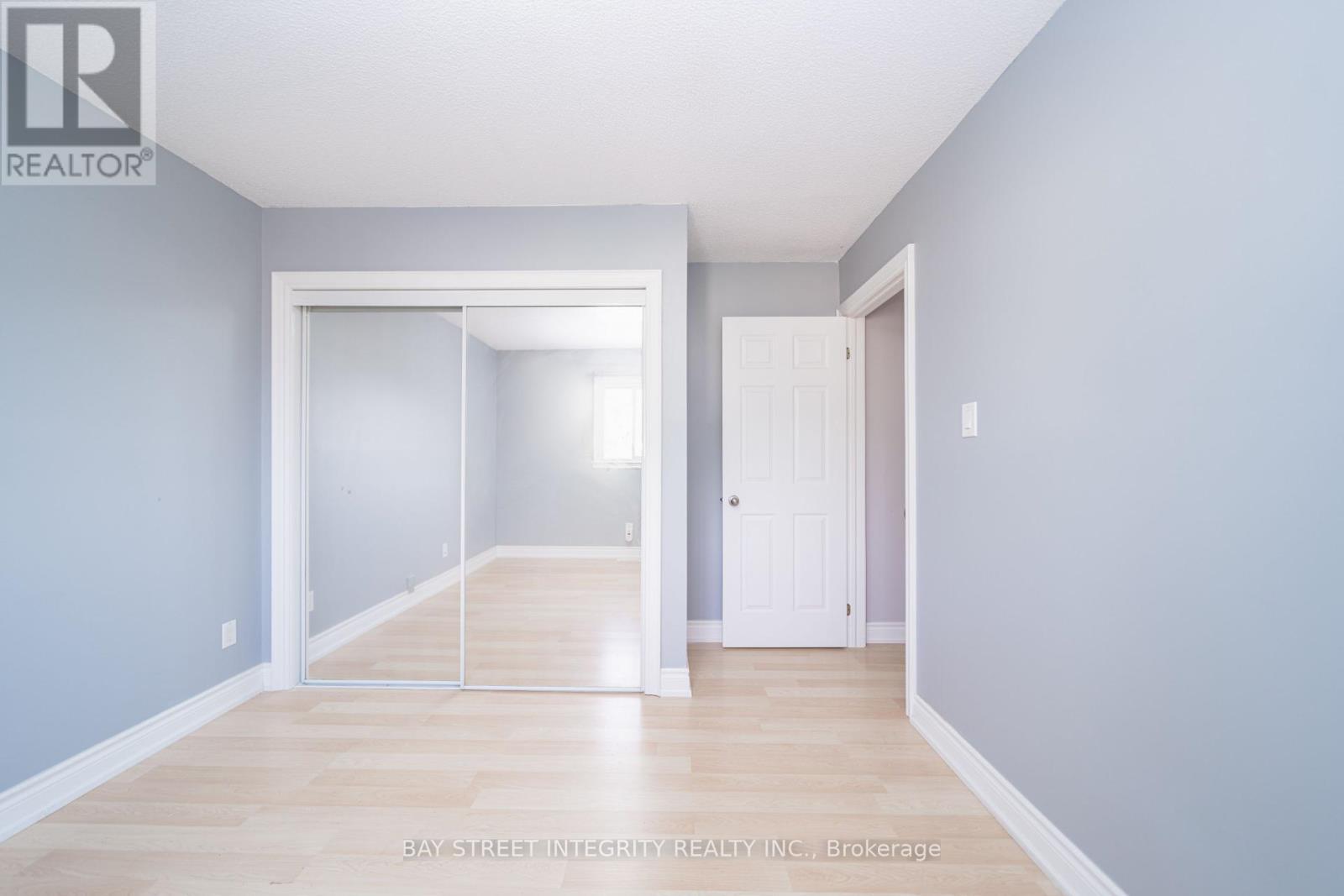 1 Hodgins Avenue, Georgina, Ontario  L4P 3M9 - Photo 21 - N12433883
