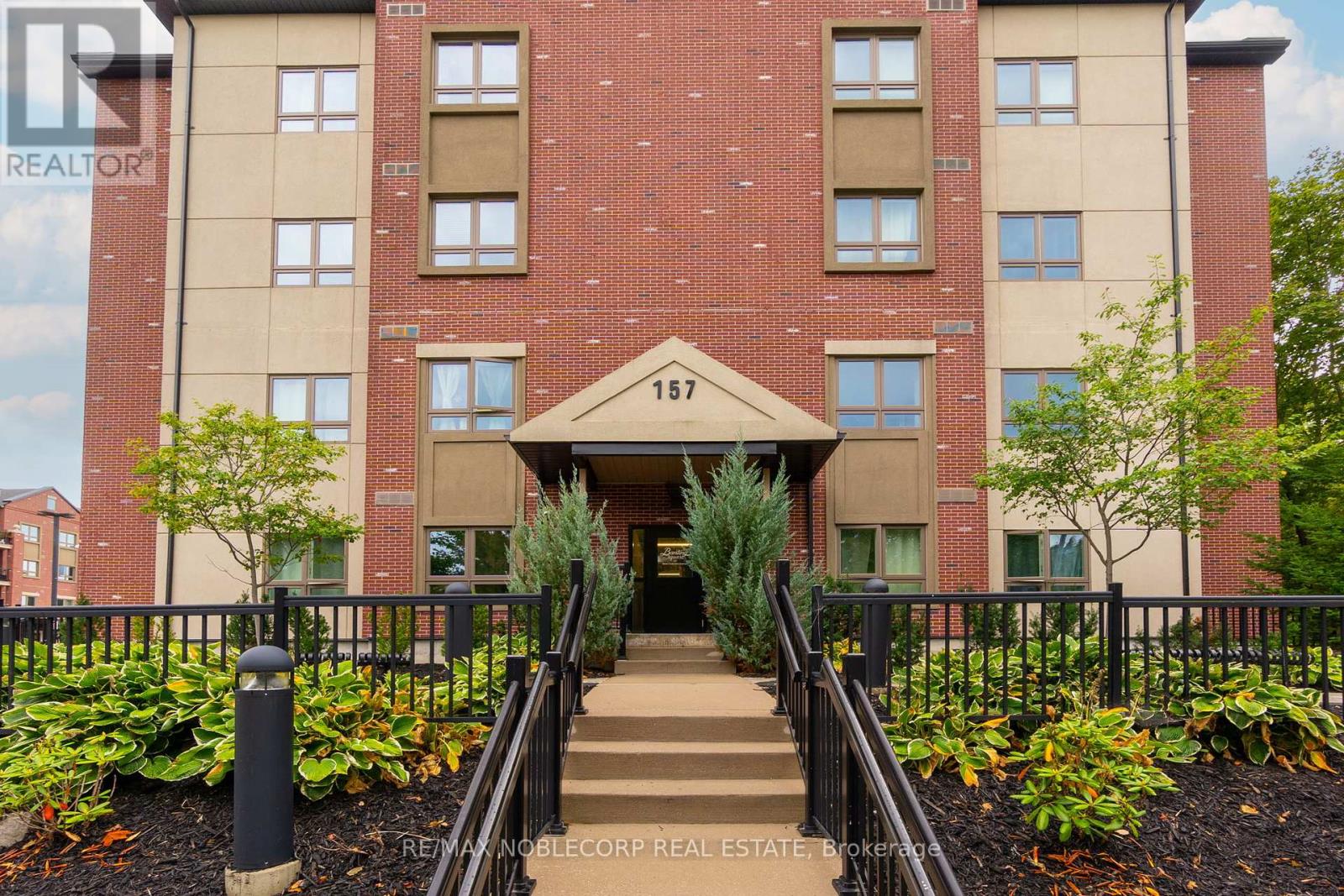 206 - 157 Wellington Street E, New Tecumseth, Ontario  L9R 0R7 - Photo 4 - N12433908
