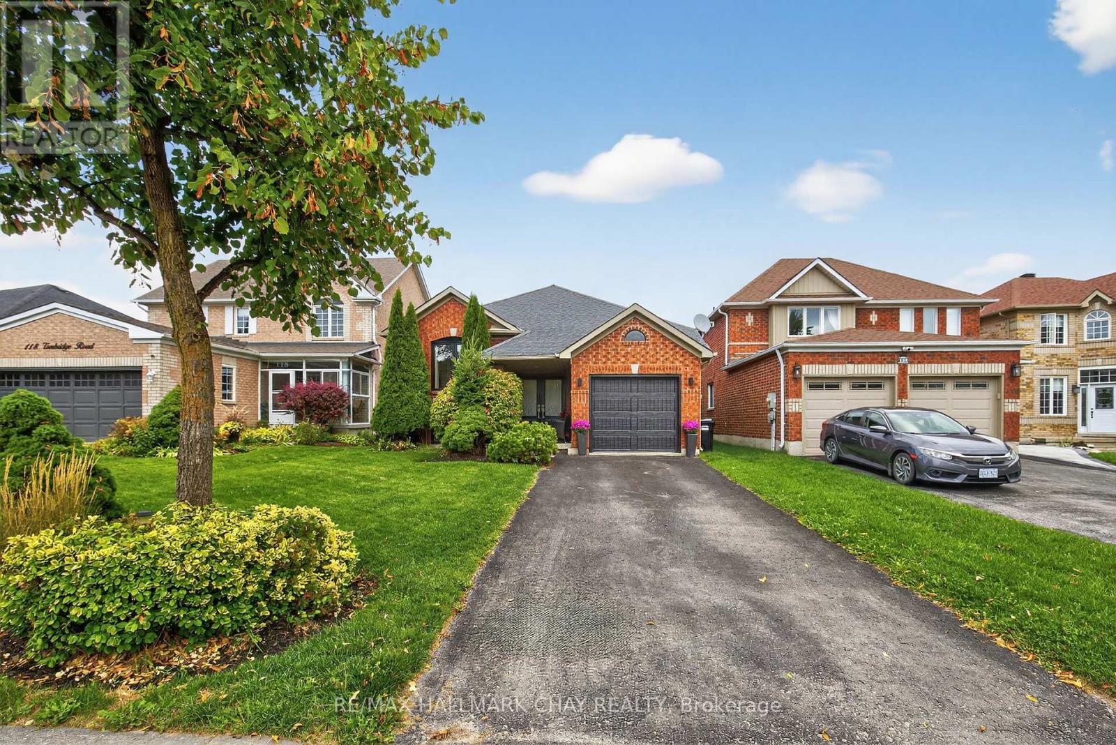 120 Tunbridge Road, Barrie, Ontario  L4M 6T1 - Photo 2 - S12433967