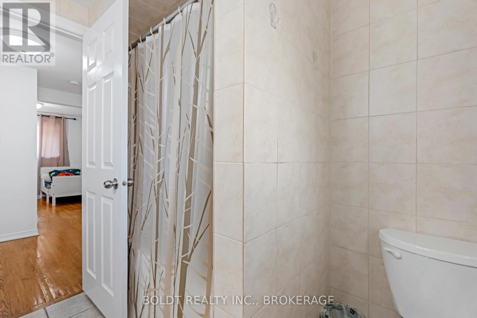 124 Quaker Crescent, Hamilton (Quinndale), Ontario  L8W 1H7 - Photo 11 - X12434087