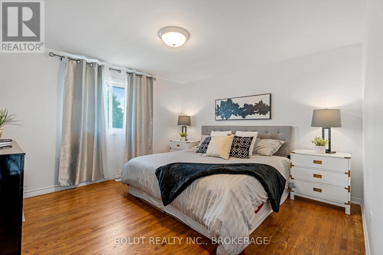 124 Quaker Crescent, Hamilton (Quinndale), Ontario  L8W 1H7 - Photo 13 - X12434087