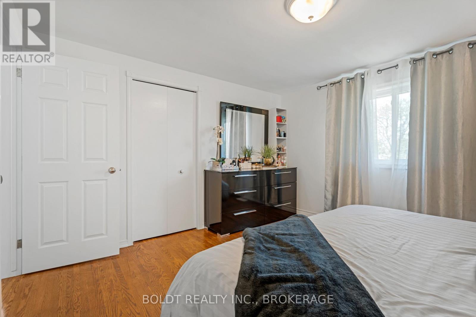 124 Quaker Crescent, Hamilton (Quinndale), Ontario  L8W 1H7 - Photo 14 - X12434087