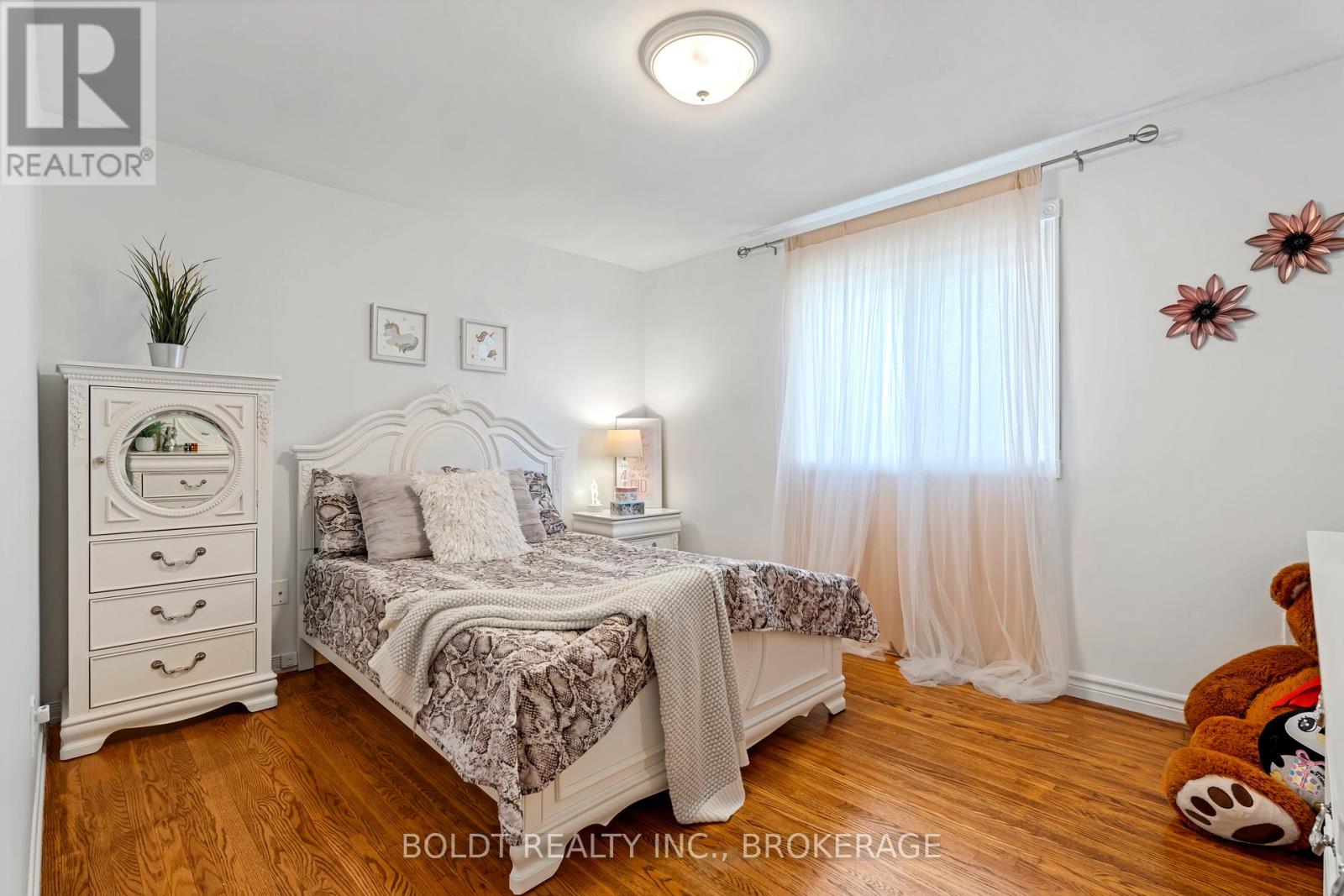 124 Quaker Crescent, Hamilton (Quinndale), Ontario  L8W 1H7 - Photo 15 - X12434087
