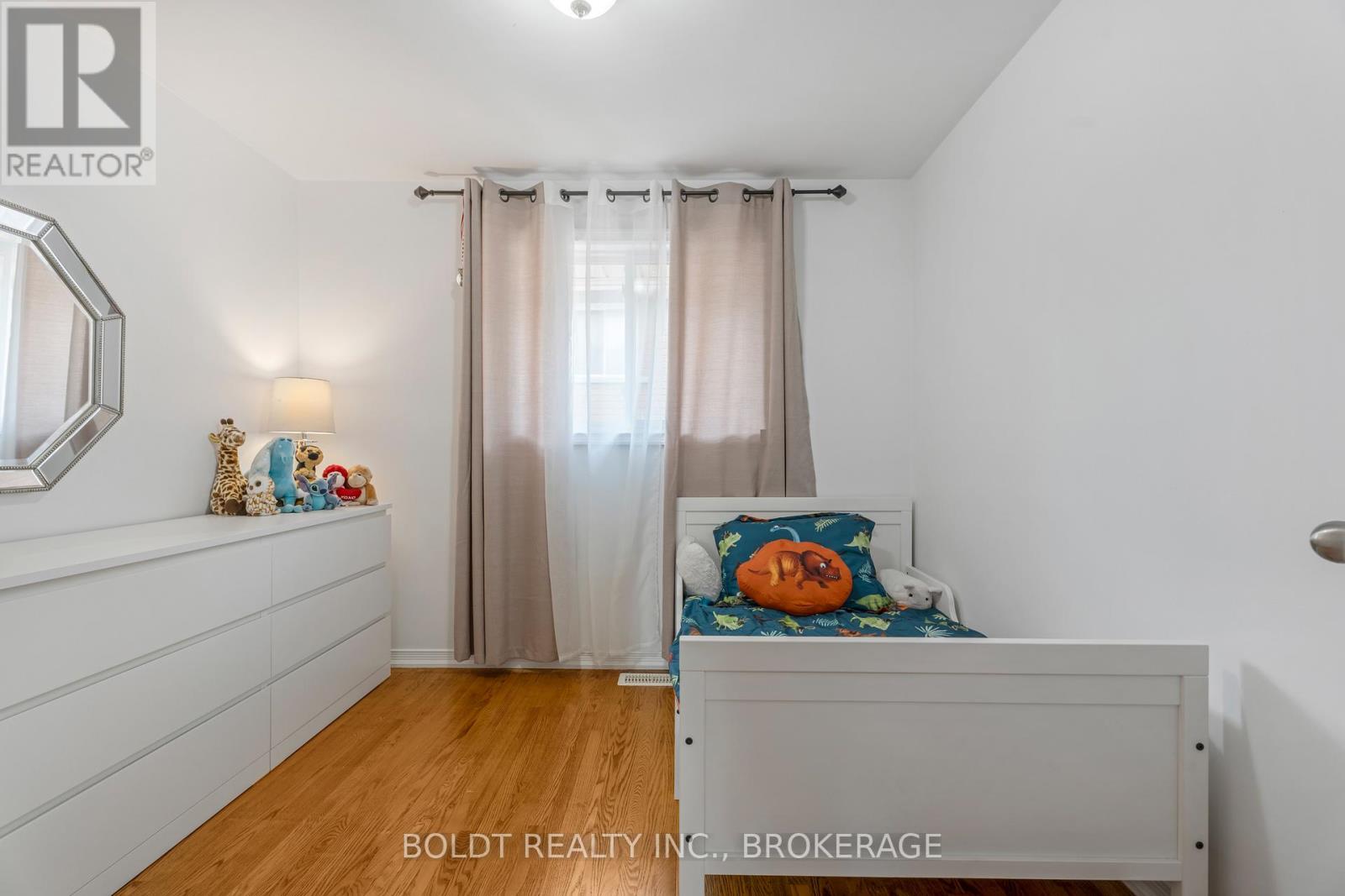 124 Quaker Crescent, Hamilton (Quinndale), Ontario  L8W 1H7 - Photo 17 - X12434087