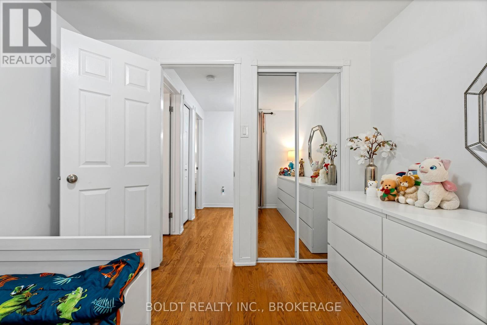 124 Quaker Crescent, Hamilton (Quinndale), Ontario  L8W 1H7 - Photo 18 - X12434087