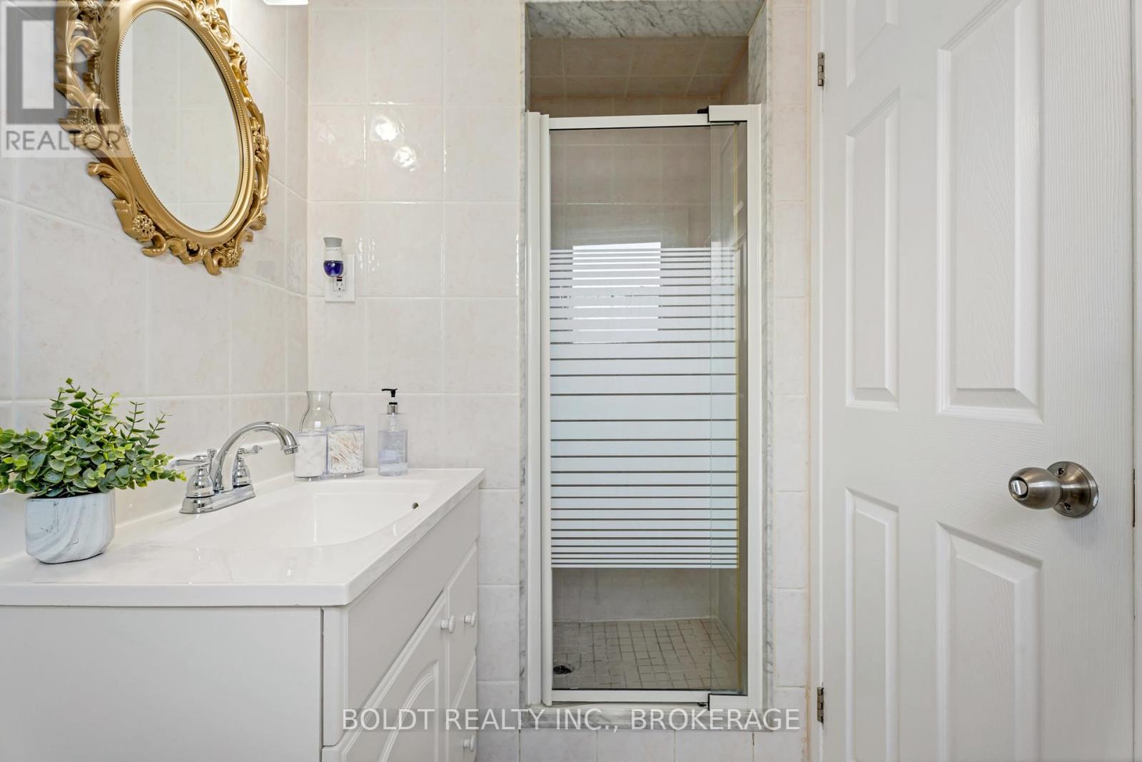 124 Quaker Crescent, Hamilton (Quinndale), Ontario  L8W 1H7 - Photo 26 - X12434087