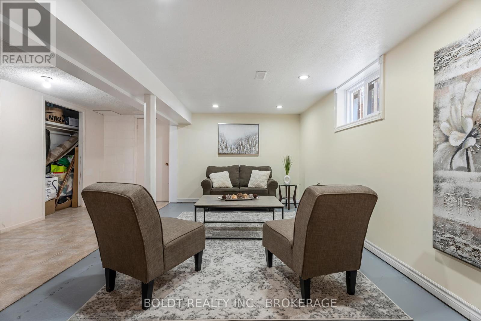 124 Quaker Crescent, Hamilton (Quinndale), Ontario  L8W 1H7 - Photo 28 - X12434087
