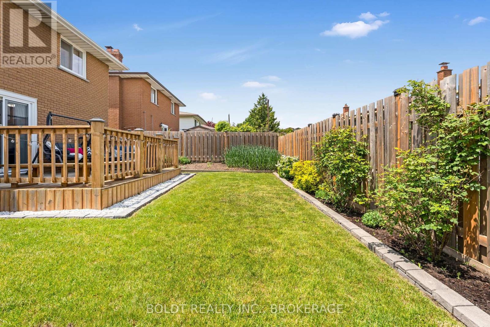 124 Quaker Crescent, Hamilton (Quinndale), Ontario  L8W 1H7 - Photo 31 - X12434087