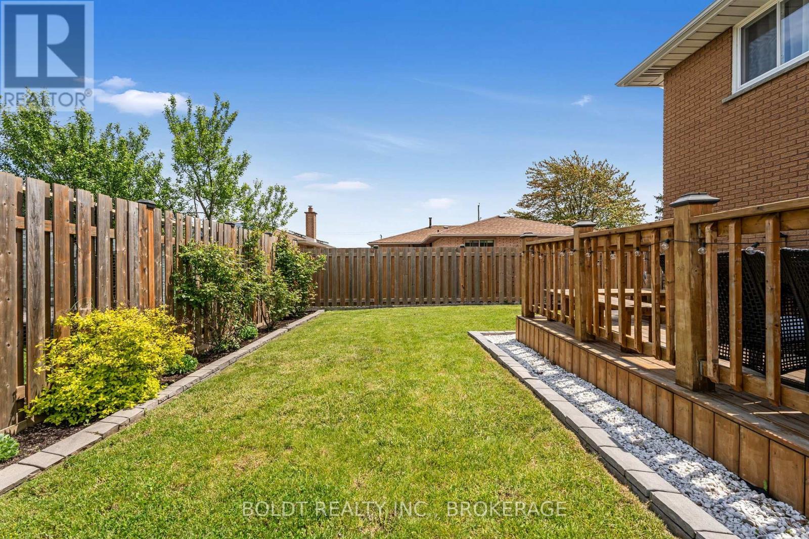 124 Quaker Crescent, Hamilton (Quinndale), Ontario  L8W 1H7 - Photo 32 - X12434087