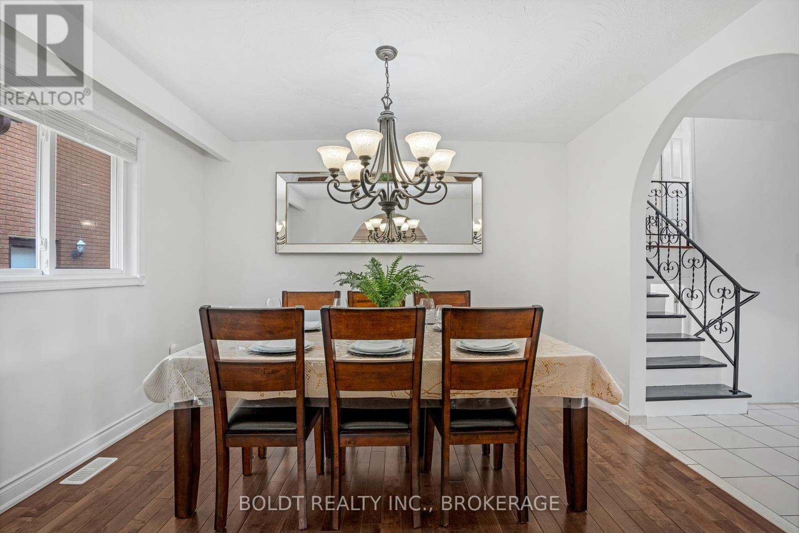 124 Quaker Crescent, Hamilton (Quinndale), Ontario  L8W 1H7 - Photo 8 - X12434087