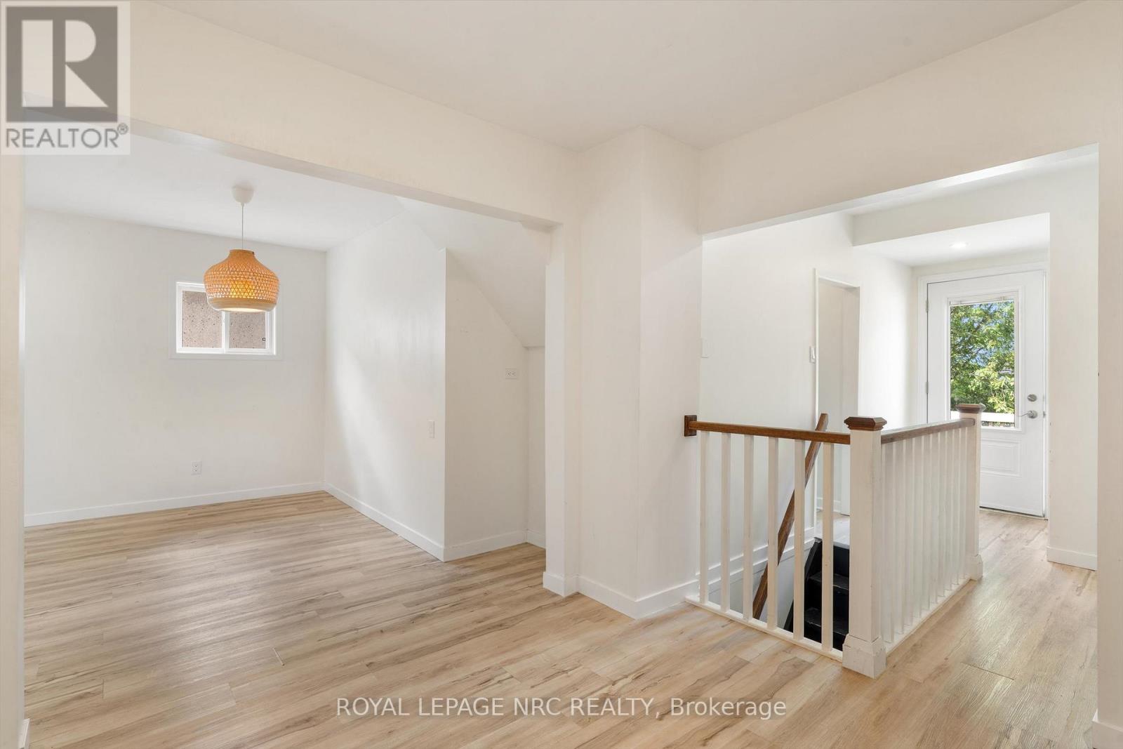27 Maplecrest Avenue, St. Catharines (Burleigh Hill), Ontario  L2T 1A7 - Photo 15 - X12434173