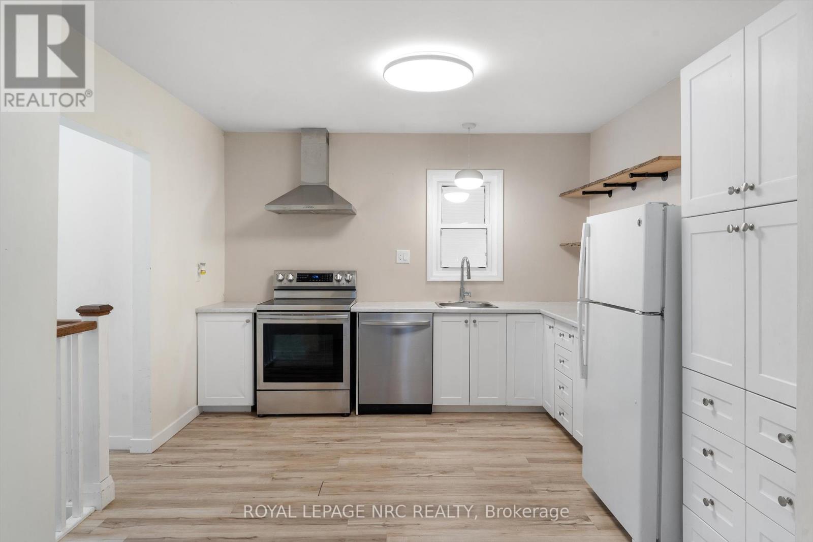 27 Maplecrest Avenue, St. Catharines (Burleigh Hill), Ontario  L2T 1A7 - Photo 17 - X12434173